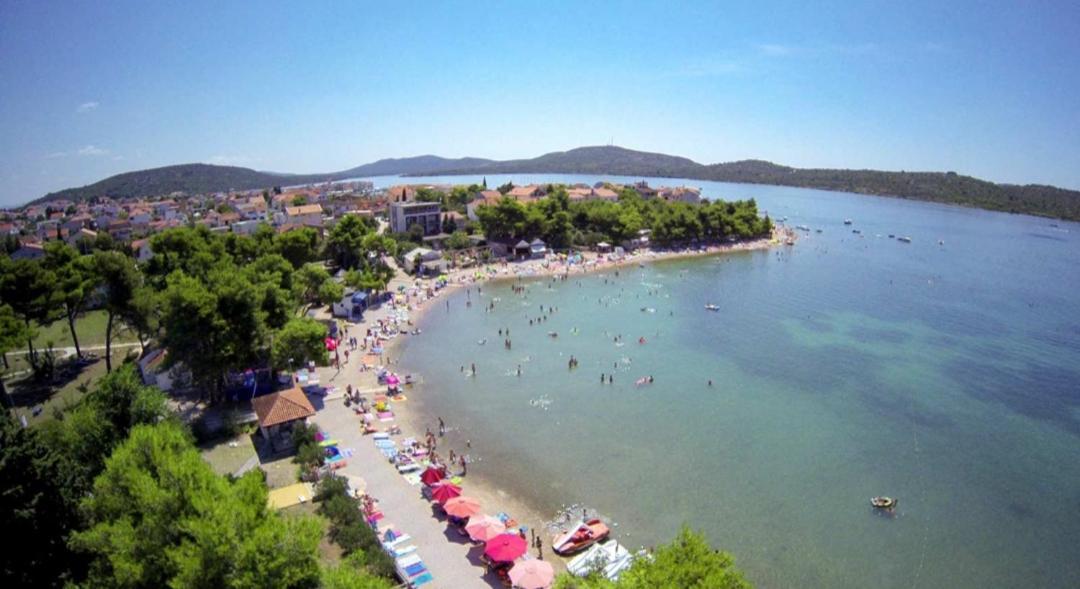 Apartments Petrovic Pirovac Dış mekan fotoğraf