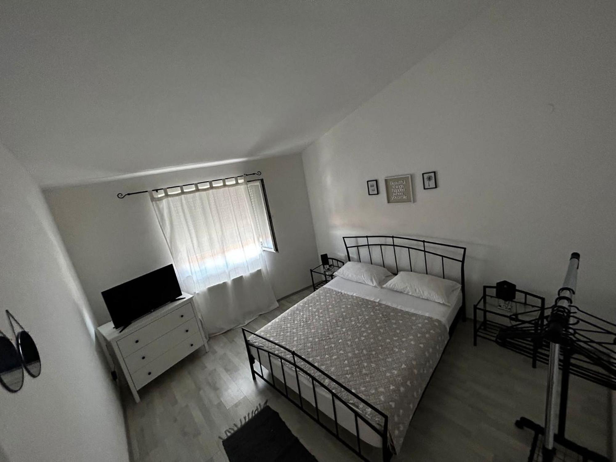 Apartments Petrovic Pirovac Oda fotoğraf