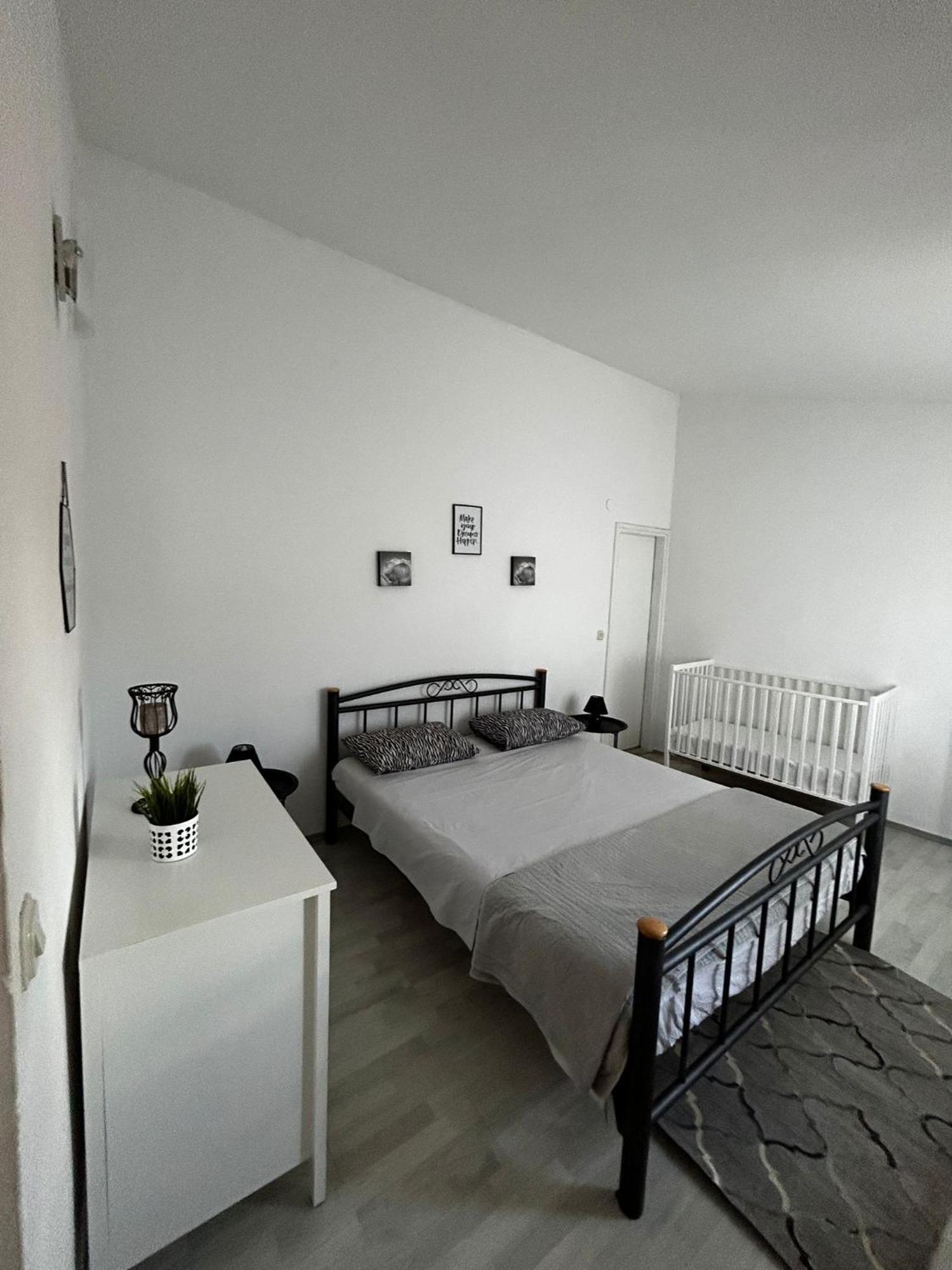 Apartments Petrovic Pirovac Dış mekan fotoğraf