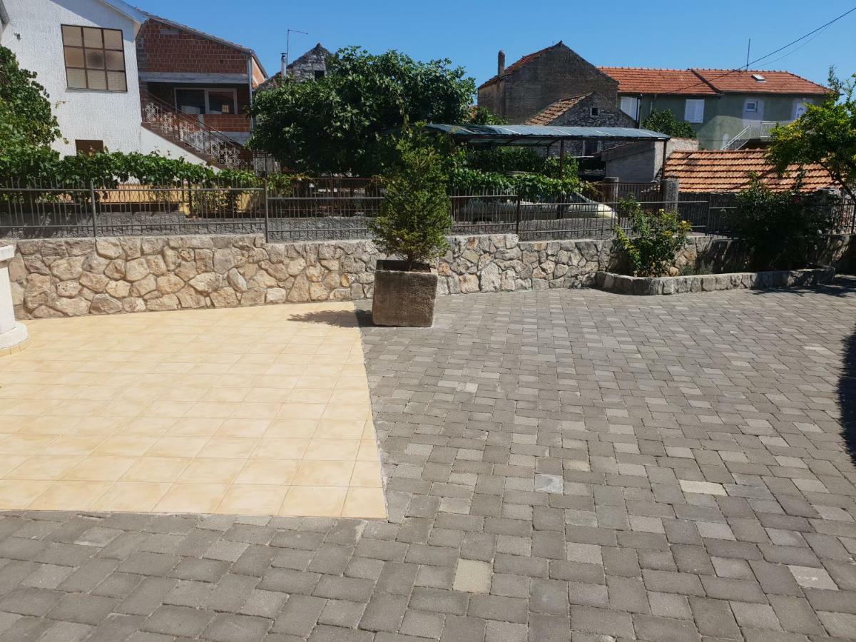Apartments Petrovic Pirovac Dış mekan fotoğraf