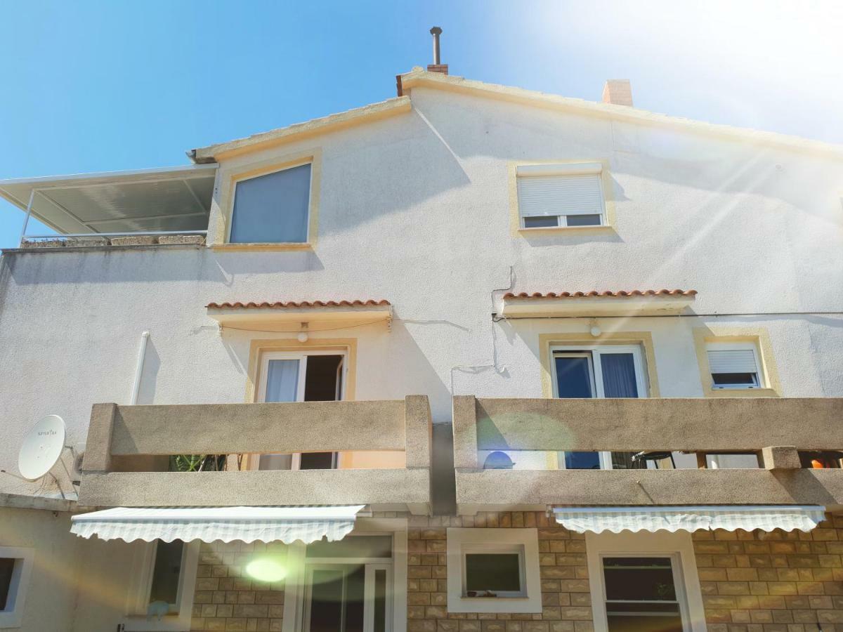 Apartments Petrovic Pirovac Dış mekan fotoğraf